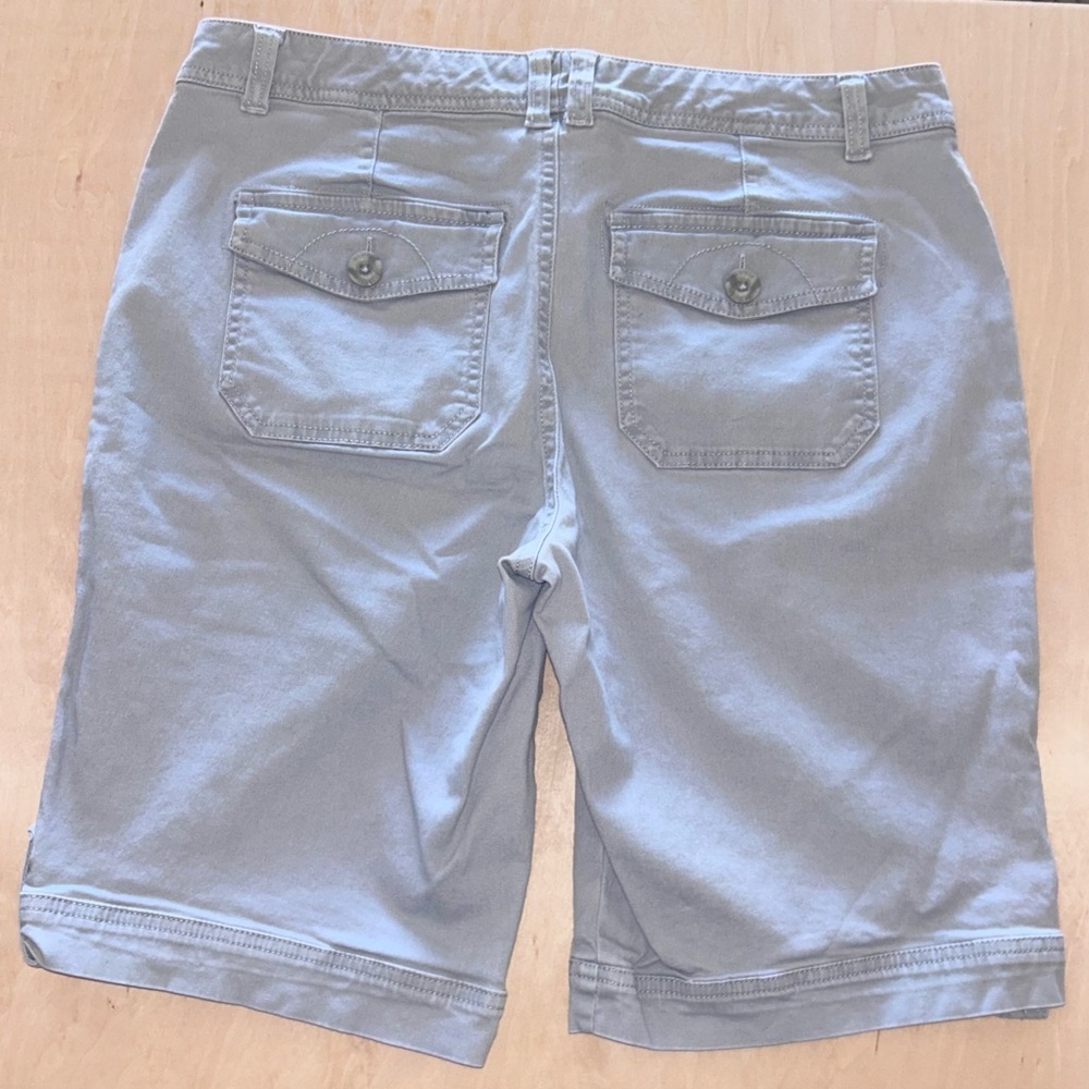Gloria Vanderbilt Gray Cargo Shorts with Relaxed Fit